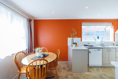 Photo of property in 19 Piper Place, Roslyn, Palmerston North, 4414