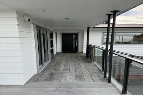 Photo of property in 2/17 Commodore Parry Road, Castor Bay, Auckland, 0620