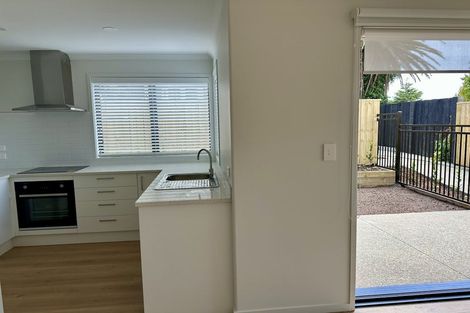 Photo of property in 1090a Great North Road, Point Chevalier, Auckland, 1022