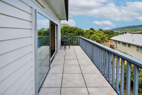 Photo of property in 109a Gloaming Hill, Titahi Bay, Porirua, 5022