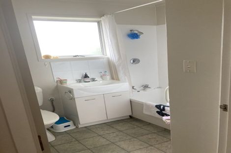 Photo of property in 5/28 Uxbridge Road, Mellons Bay, Auckland, 2014