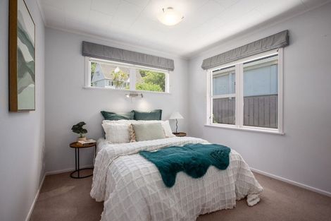 Photo of property in 17 Southern Cross Crescent, Island Bay, Wellington, 6023