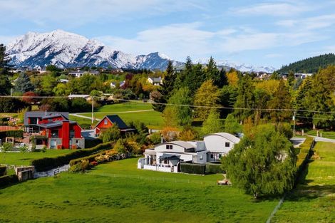 Photo of property in 302 Beacon Point Road, Wanaka, 9305