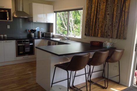 Photo of property in 2/247 Wairau Road, Totara Vale, Auckland, 0627