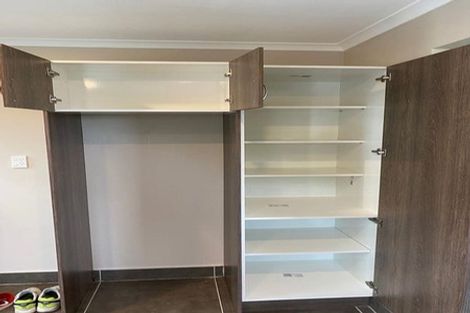 Photo of property in 8 Chetwode Grove, Newlands, Wellington, 6037