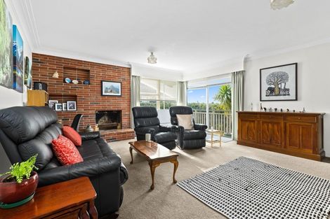 Photo of property in 18 Mayfair Crescent, Mairangi Bay, Auckland, 0630