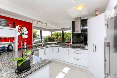 Photo of property in 5 Ashmore Drive, Frankleigh Park, New Plymouth, 4310