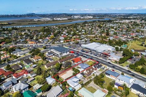 Photo of property in 218 Edmonton Road, Te Atatu South, Auckland, 0610