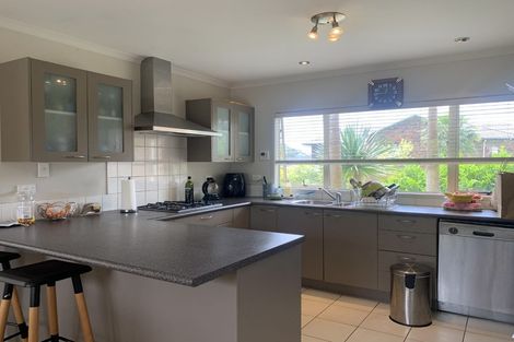 Photo of property in 1 Luna Place, Henderson, Auckland, 0612
