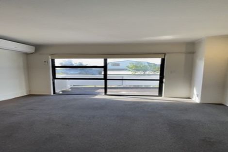 Photo of property in 2/5 Tahinga Street, Northcote, Auckland, 0627