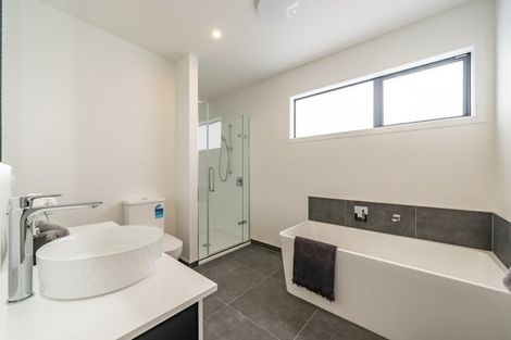 Photo of property in 47c Heretaunga Square, Silverstream, Upper Hutt, 5019