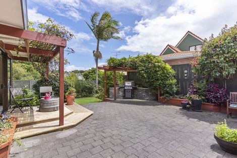 Photo of property in 15 Pinewood Grove, Botany Downs, Auckland, 2010