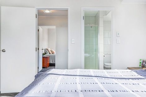 Photo of property in 9 Seagrove Road, West Harbour, Auckland, 0618