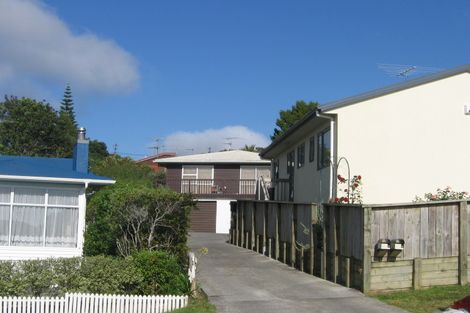 Photo of property in 1/33 Weldene Avenue, Glenfield, Auckland, 0629