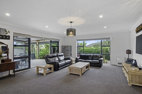 Photo of property in 32 Lough Bourne Drive, Pukekohe, 2120