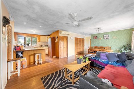 Photo of property in 18 School Road, Riverhead, 0820