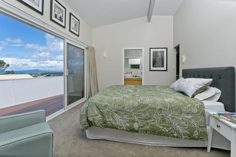 Photo of property in 927 East Coast Road, Northcross, Auckland, 0632