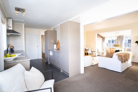 Photo of property in 27 Meeanee Road, Taradale, Napier, 4112