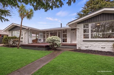 Photo of property in 2 Ilfracombe Place, Burnside, Christchurch, 8053