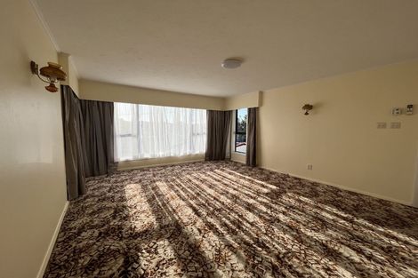 Photo of property in 8 Warrington Grove, Newlands, Wellington, 6037