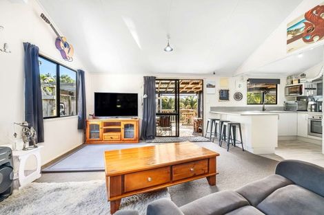 Photo of property in 54 Powells Road, Cable Bay, 0420