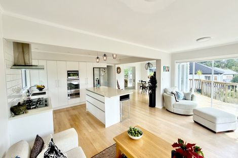 Photo of property in 42 Ravenstone Place, Chatswood, Auckland, 0626