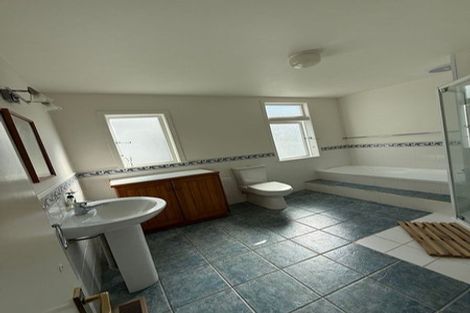 Photo of property in 5 Gilbert Street, New Plymouth, 4310