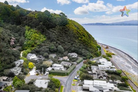 Photo of property in 8f Tawa Street, Eastbourne, Lower Hutt, 5013