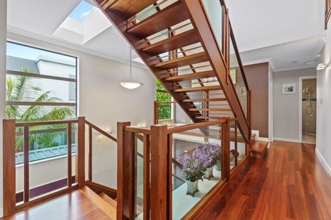 Photo of property in 5b Rahopara Street, Castor Bay, Auckland, 0620