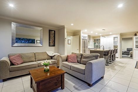 Photo of property in 82 Oakway Drive, Schnapper Rock, Auckland, 0632