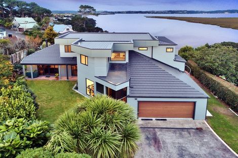 Photo of property in 187 West Harbour Drive, West Harbour, Auckland, 0618
