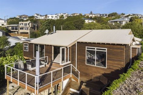 Photo of property in 32 The Brae, Mount Pleasant, Christchurch, 8081