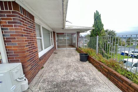 Photo of property in 4 Hillary Heights Avenue, Glendene, Auckland, 0602
