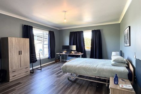 Photo of property in 33 Main Road, Owaka, 9535