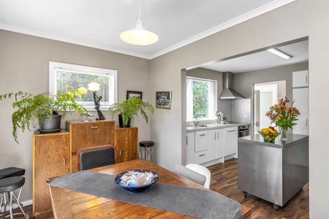 Photo of property in 127 Renown Road, Raumati South, Paraparaumu, 5032