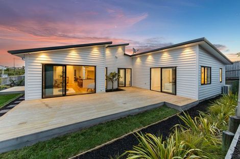 Photo of property in 40 Taikura Avenue, Red Beach, 0932