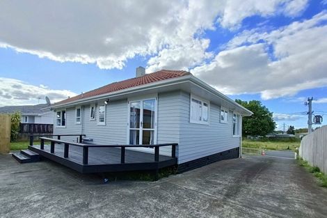 Photo of property in 4 Clutha Crescent, Clover Park, Auckland, 2023