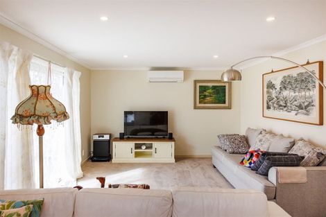 Photo of property in 14 Atlantic Drive, Fitzherbert, Palmerston North, 4410