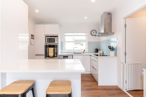 Photo of property in 2/137 Shakespeare Road, Milford, Auckland, 0620