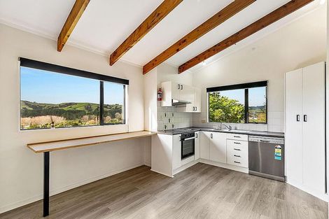 Photo of property in 15 Empressa Heights, Helensville, 0800