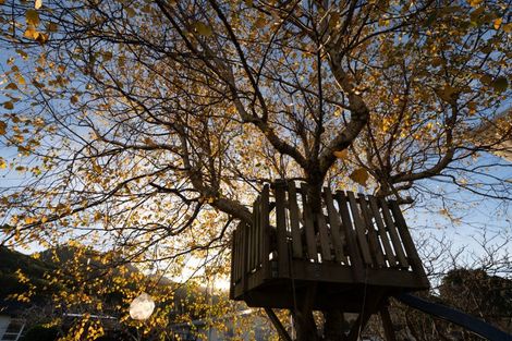 Photo of property in 2 Fitzwilliam Terrace, Tawa, Wellington, 5028