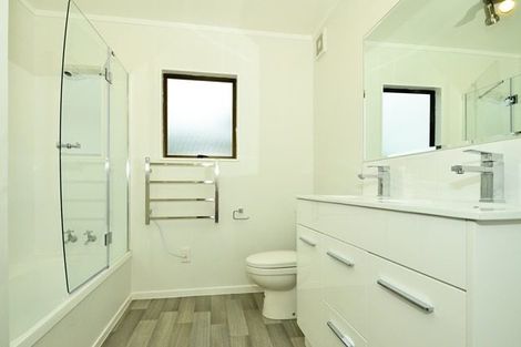 Photo of property in 12 Midgley Road, West Harbour, Auckland, 0618