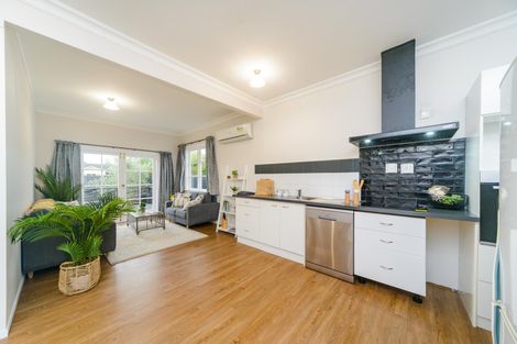 Photo of property in 99 Heretaunga Street, Palmerston North, 4414