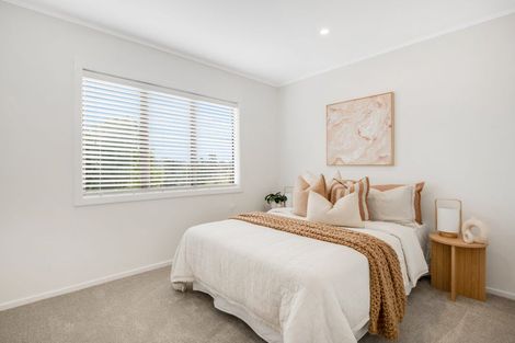 Photo of property in 11 Randal Place, Bayview, Auckland, 0629