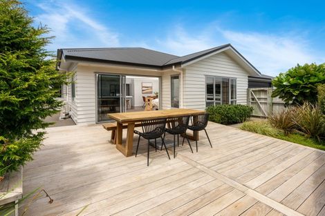 Photo of property in 15 Belize Grove, Grenada Village, Wellington, 6037