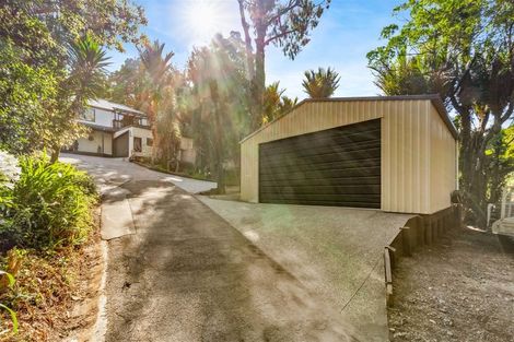 Photo of property in 560 Scenic Drive, Waiatarua, Auckland, 0612