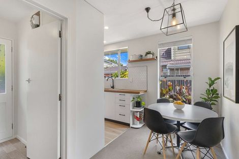 Photo of property in 2/3 Sawtell Place, Northcote, Christchurch, 8052