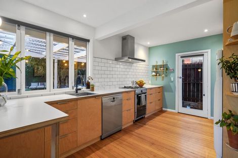 Photo of property in 5 Burnbrae Street, Saint Martins, Christchurch, 8022