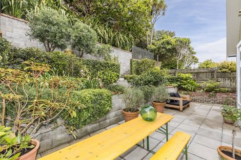 Photo of property in 19 Lower North Terrace, Kelburn, Wellington, 6012