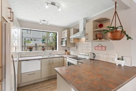 Photo of property in 4 Thistledew Place, Bayview, Auckland, 0629